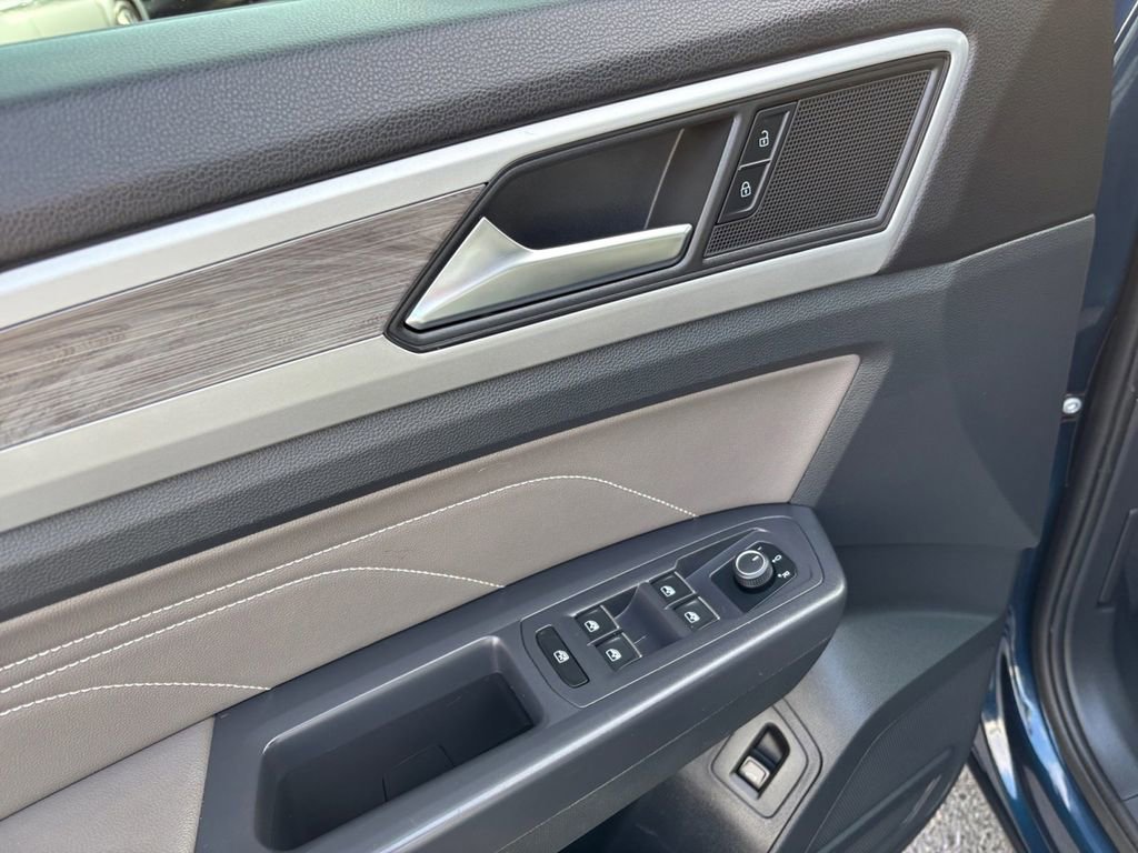 Used 2021 Volkswagen Atlas Cross Sport SE image 16