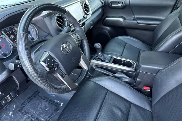 Used 2022 Toyota Tacoma Limited image 10