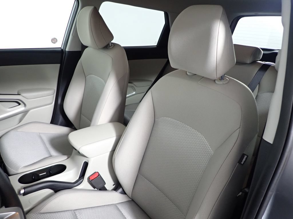 Used 2025 Kia Soul LX w/ LX Technology Package FWD image 24
