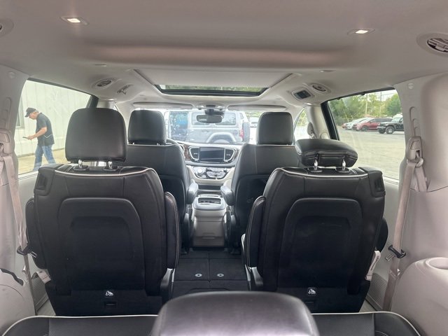 Used 2022 Chrysler Pacifica Limited image 30
