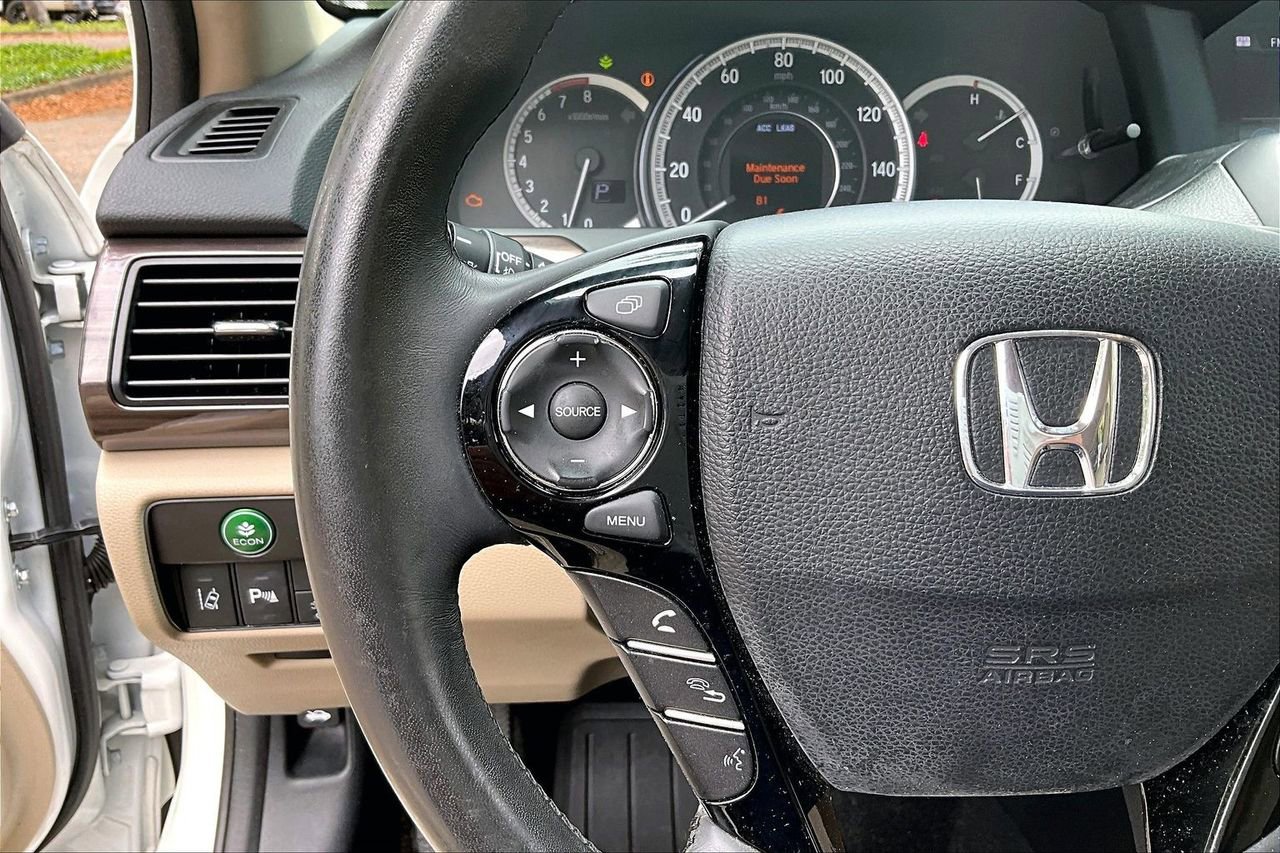 Used 2016 Honda Accord Touring image 9