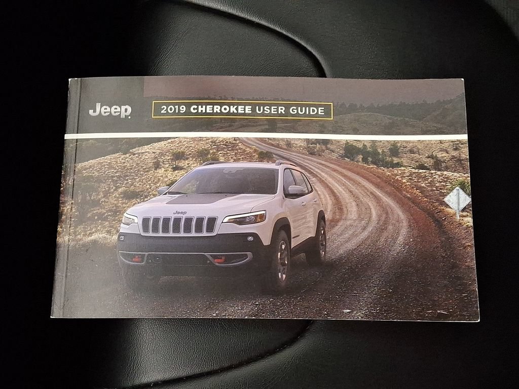 Used 2019 Jeep Cherokee Trailhawk w/ Cold Weather Group AWD/4WD image 25