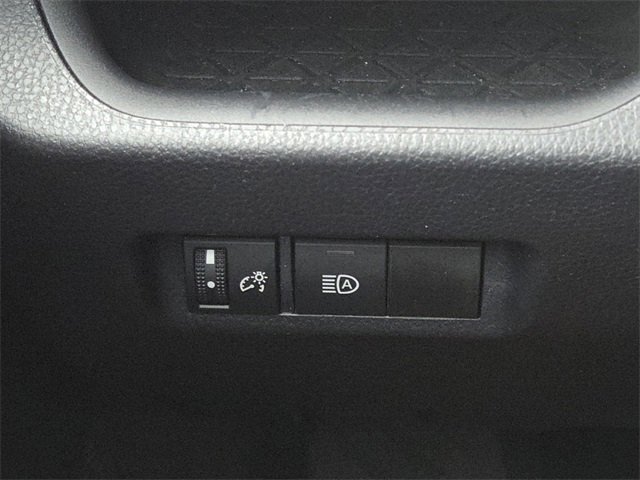 Used 2021 Toyota RAV4 XLE image 9