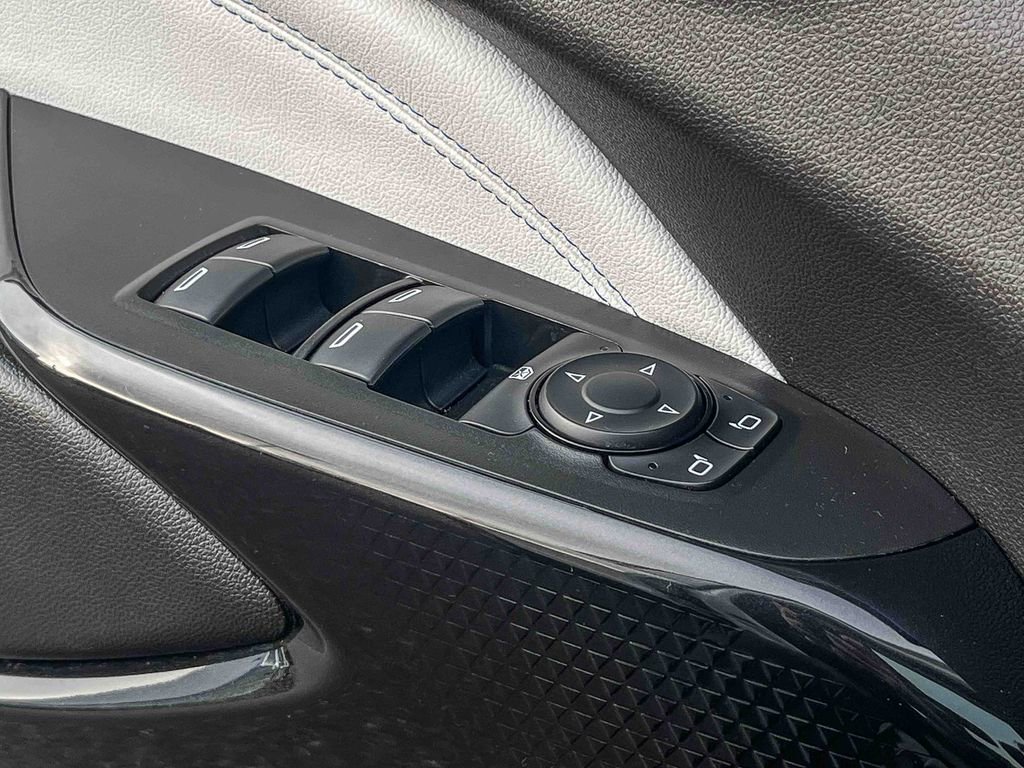 Certified 2025 Chevrolet Trax LT w/ LT Convenience Package image 41