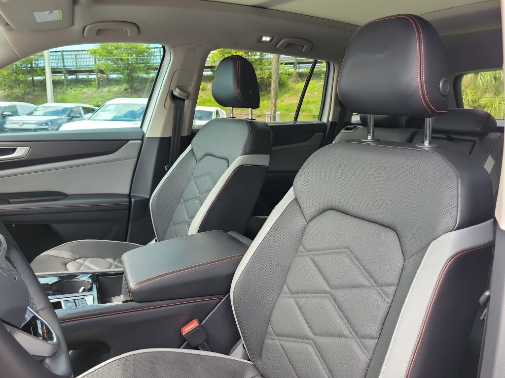 Certified 2024 Volkswagen Atlas Peak Edition SEL AWD/4WD image 23