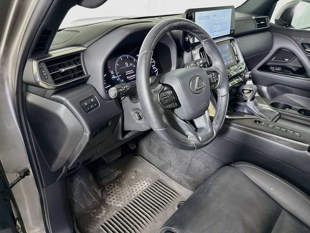 Certified 2024 Lexus LX 600 4WD w/ Luxury Package image 9