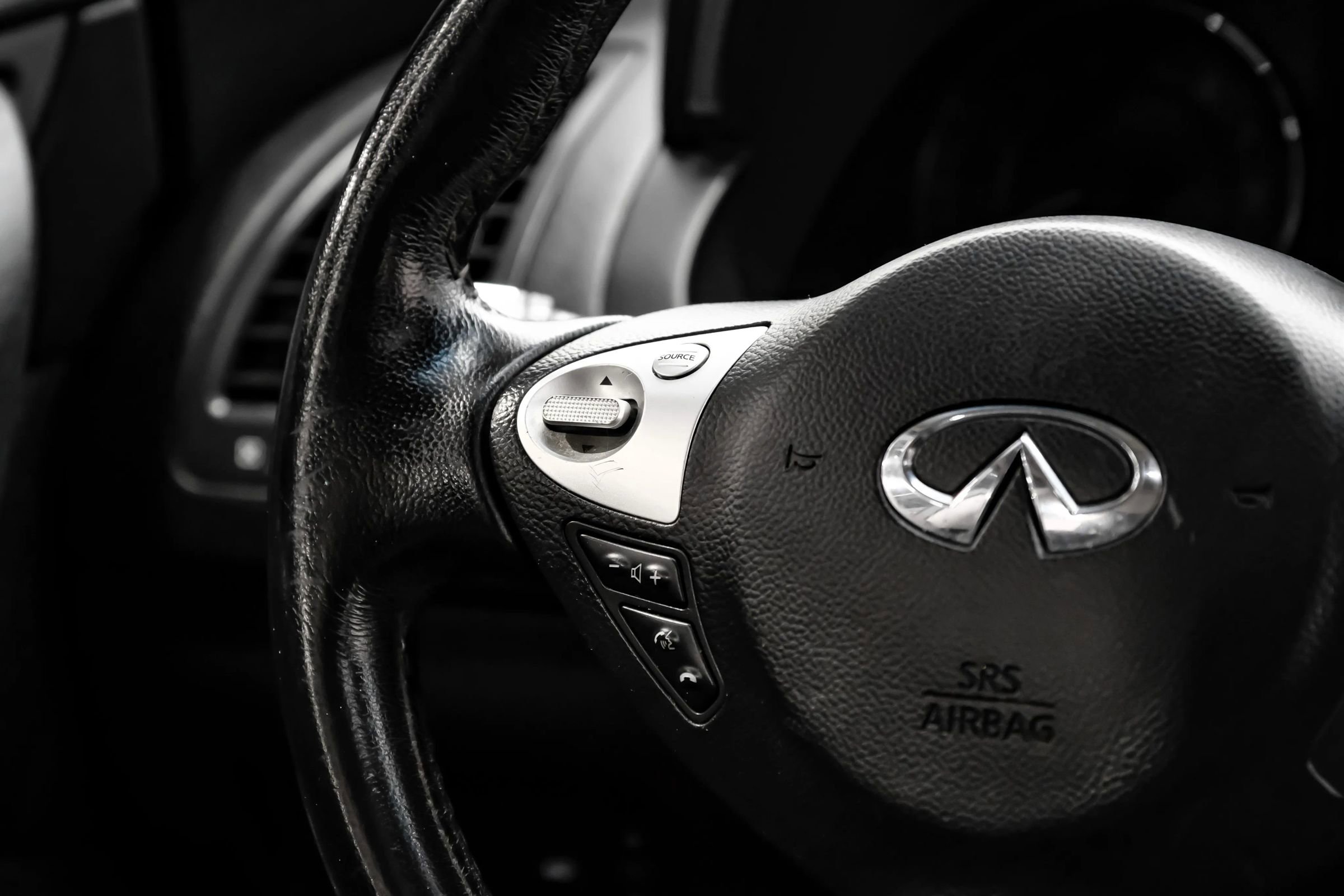 Used 2016 INFINITI QX70 3.7 image 25