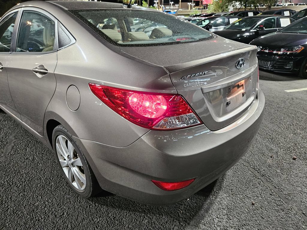 Used 2014 Hyundai Accent GLS w/ Option Group 2 FWD image 7