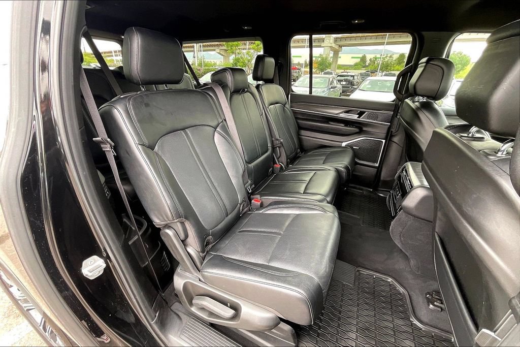 Used 2024 Jeep Wagoneer L Series II w/ Flexible Seating Group AWD/4WD image 26