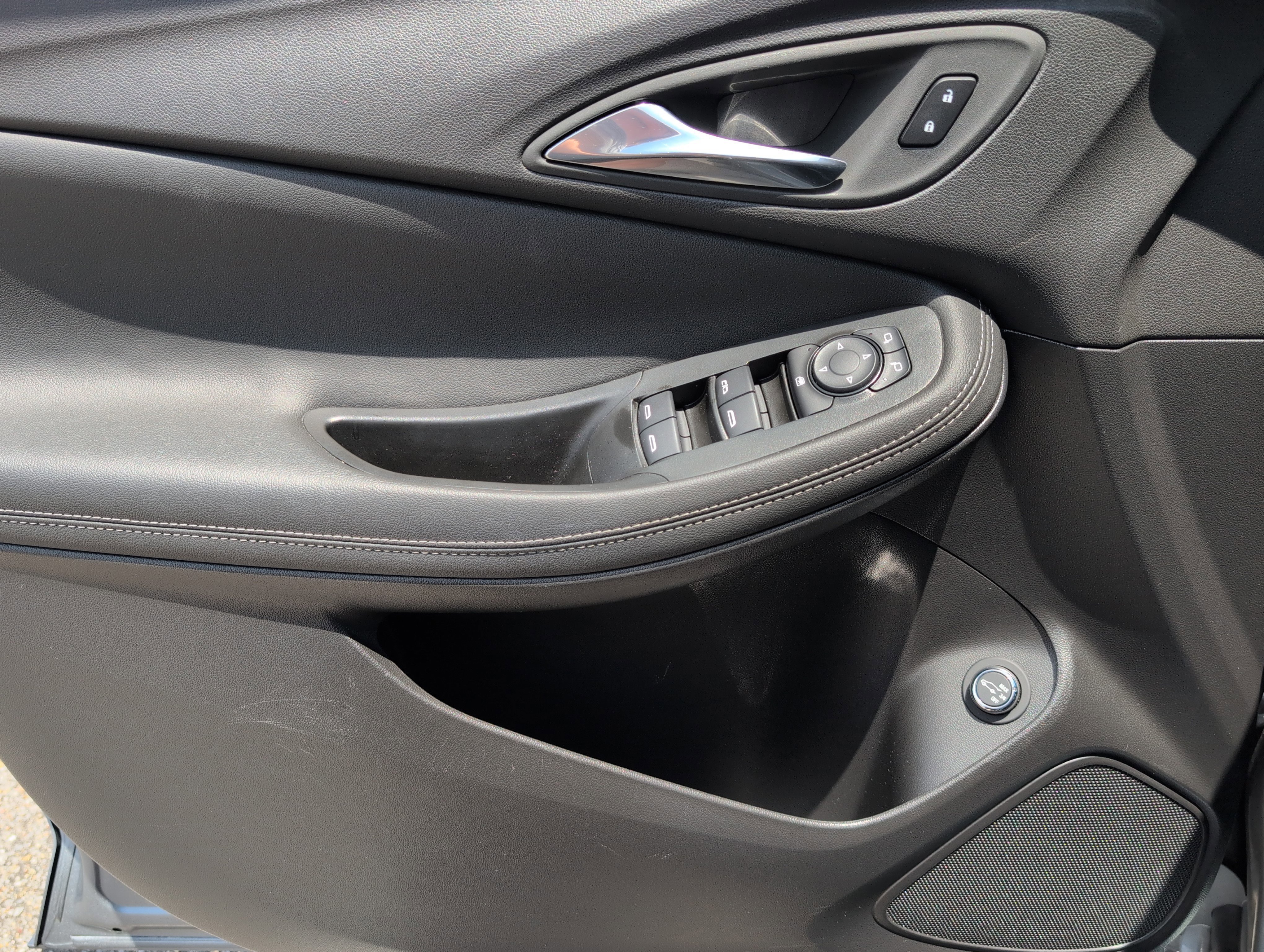 Used 2023 Buick Encore GX Select w/ Sport Touring Package FWD image 15