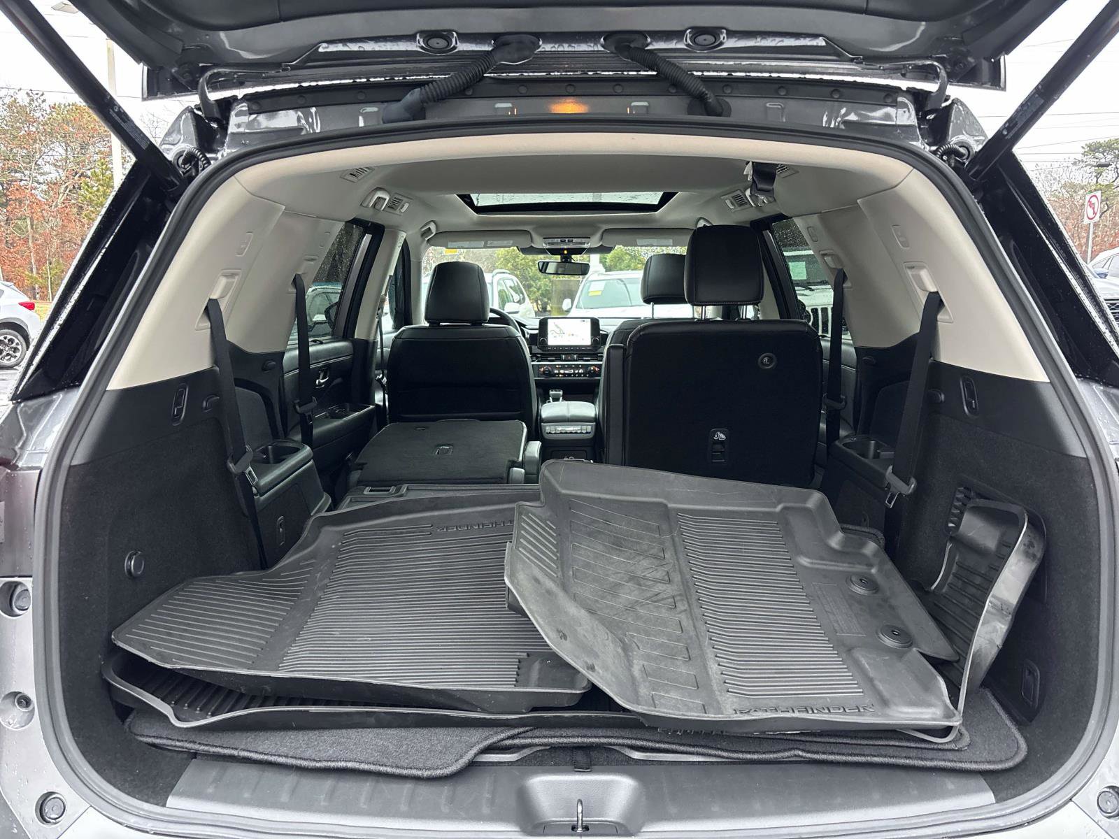 Used 2025 Nissan Pathfinder SL w/ SL Premium Package image 18