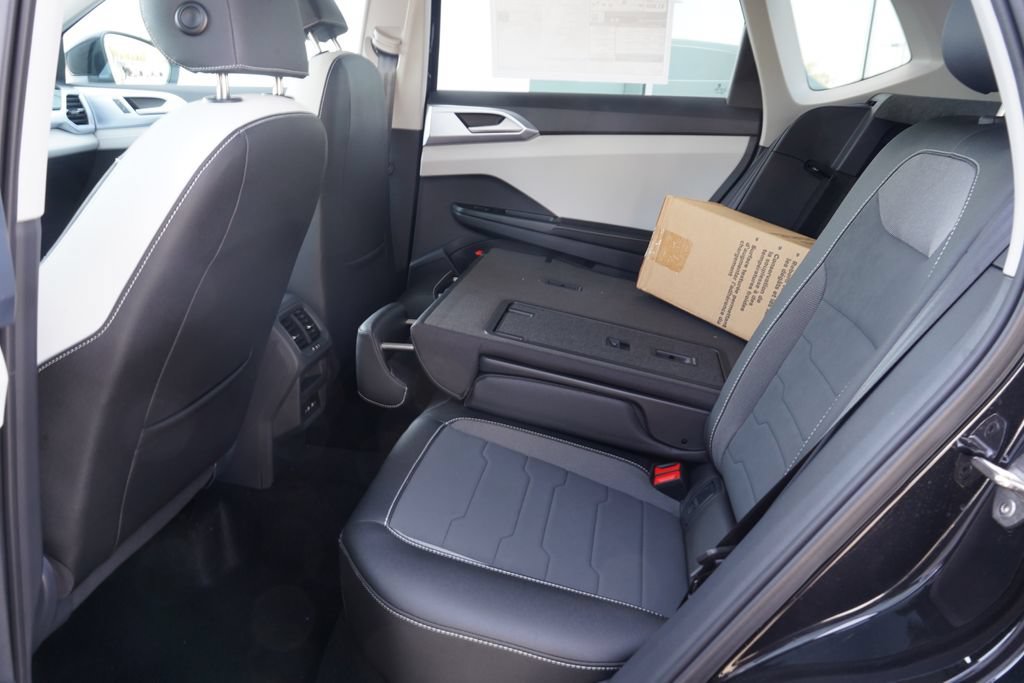 New 2026 Volkswagen Taos SE FWD image 7