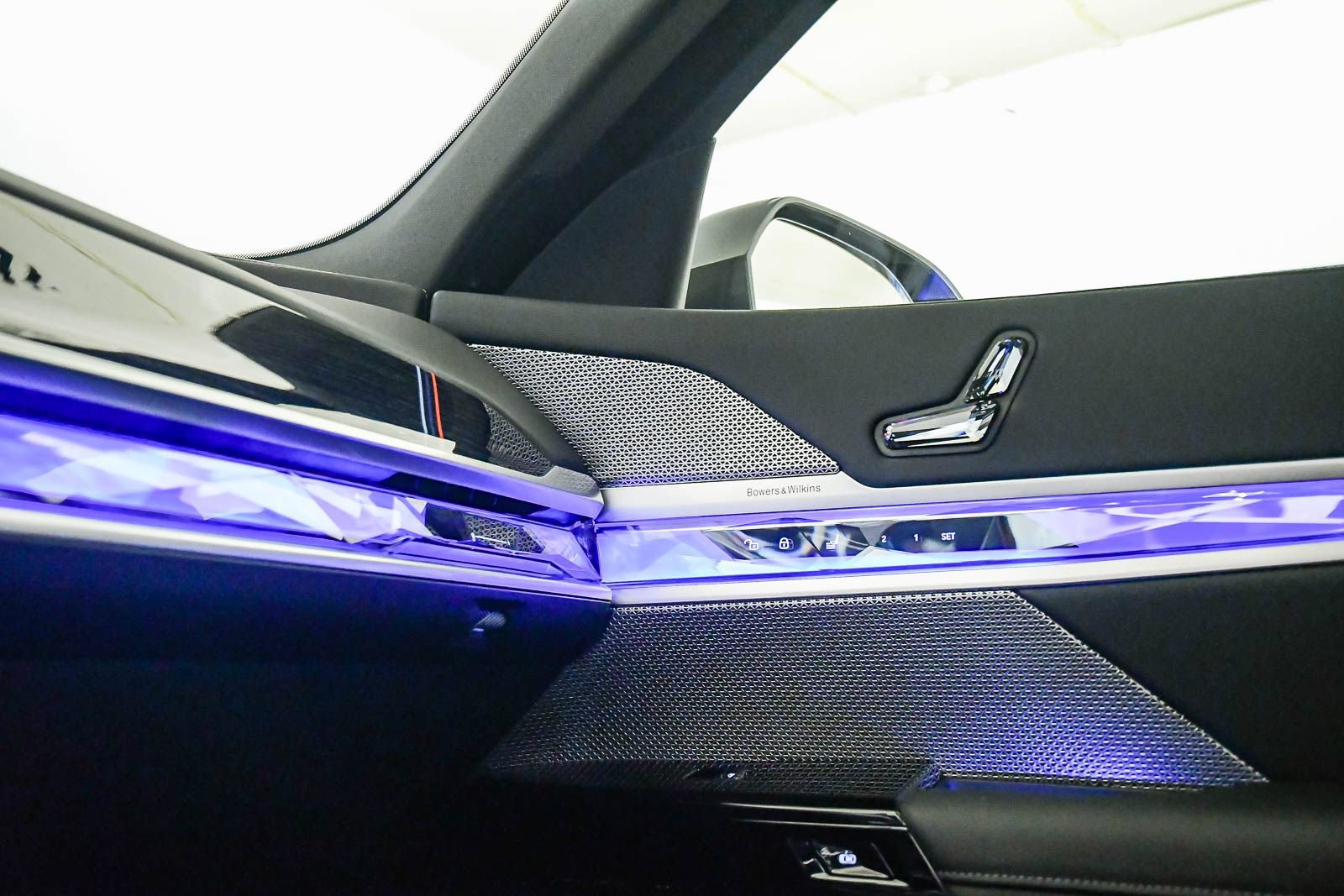 Certified 2025 BMW i7 eDrive50 w/ M Sport Package RWD image 22