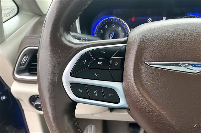 Used 2021 Chrysler Pacifica Touring-L image 11