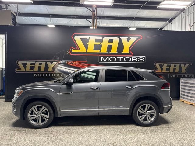 Used 2024 Volkswagen Atlas Cross Sport SEL R-Line AWD/4WD image 2