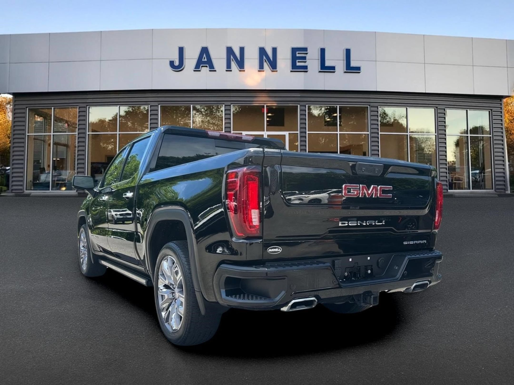 Used 2024 GMC Sierra 1500 Denali w/ Denali Reserve Package AWD/4WD image 6