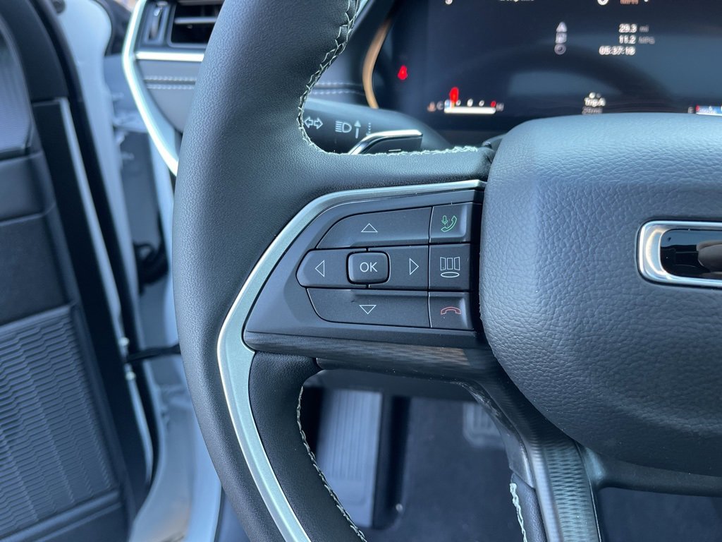 New 2025 Jeep Grand Cherokee L Altitude image 14