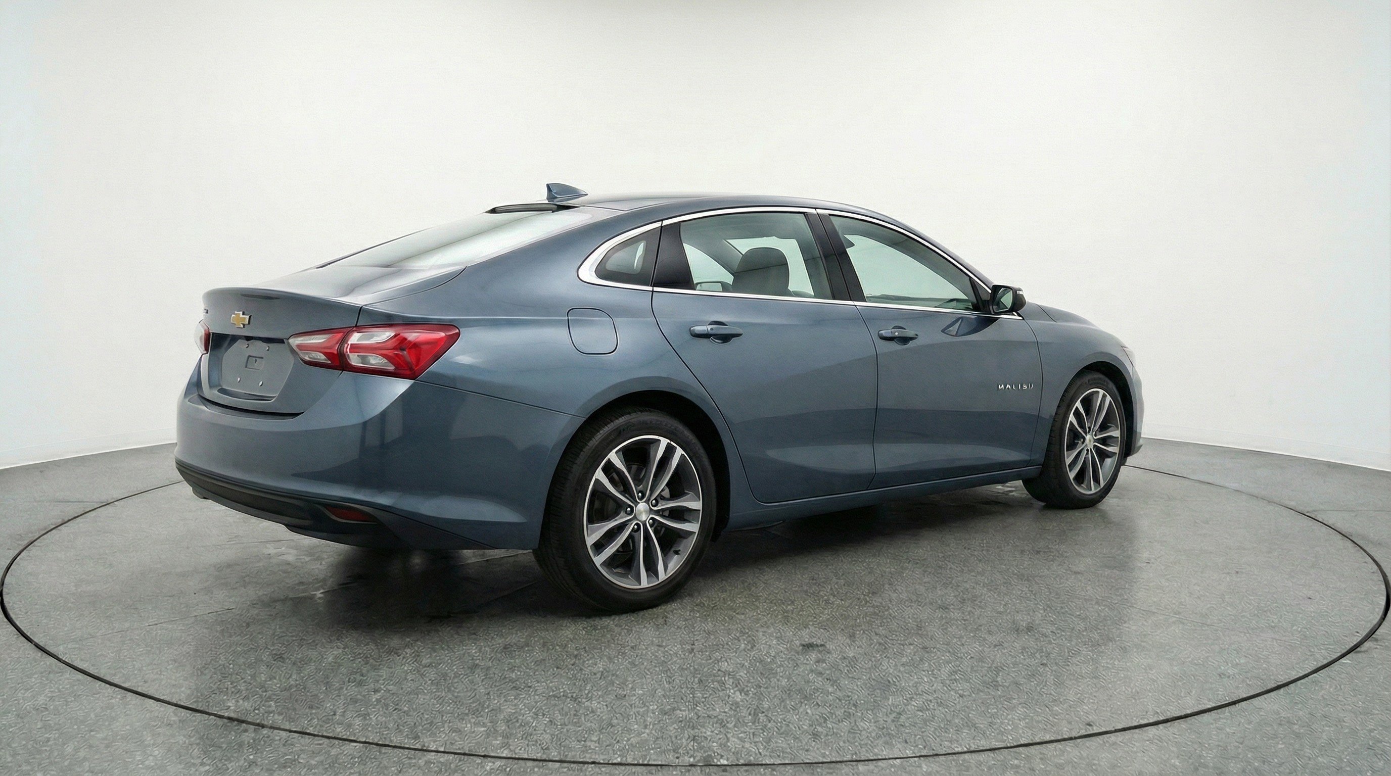 Used 2024 Chevrolet Malibu LT FWD image 9