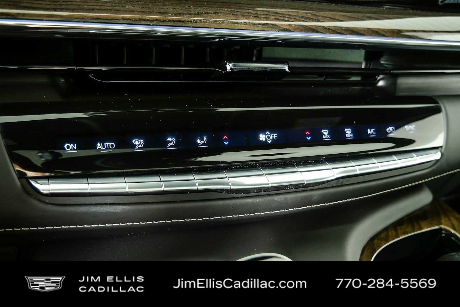 Used 2024 Cadillac Escalade Sport Platinum w/ LPO, ONYX Package AWD/4WD image 17