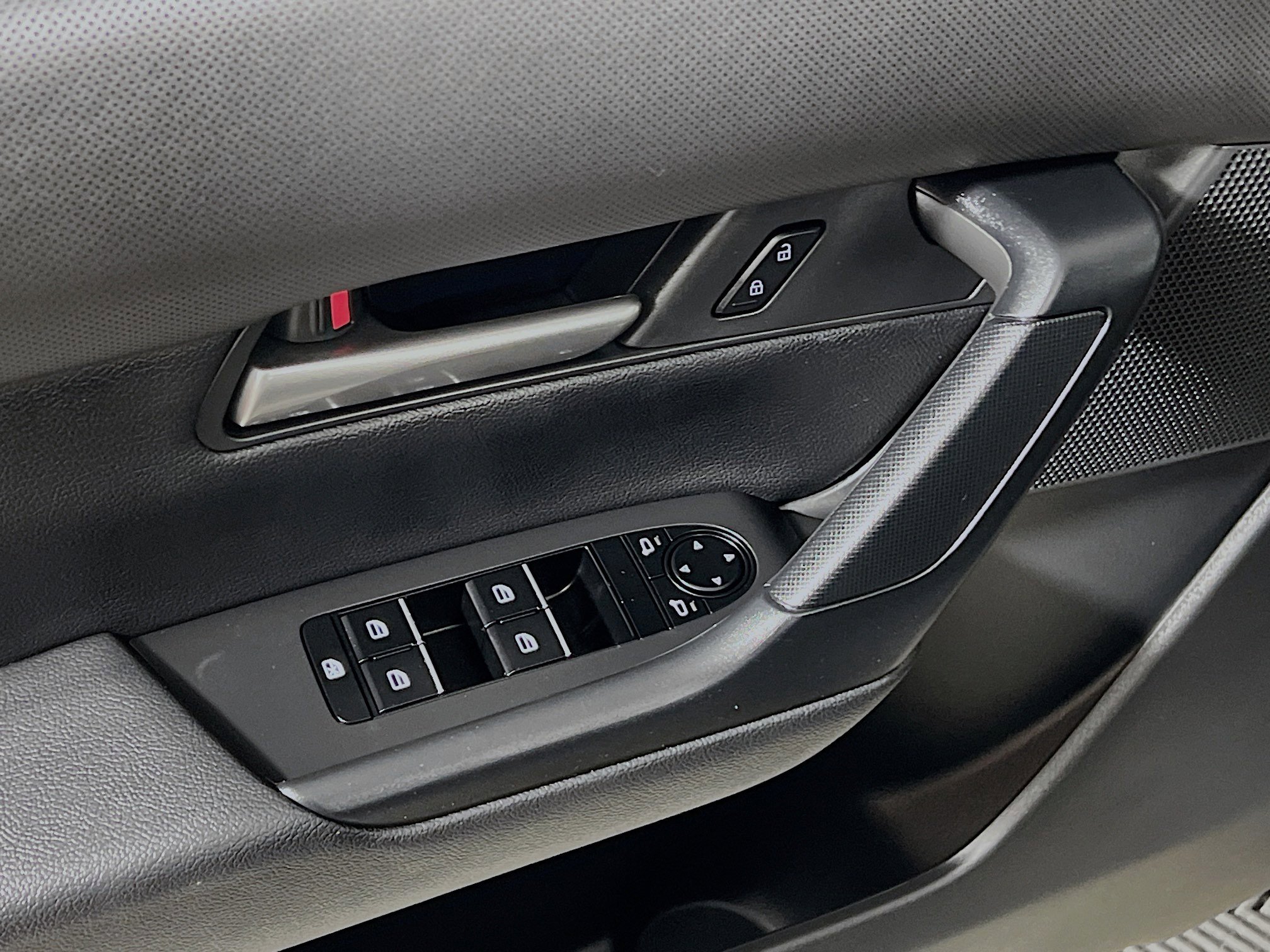 Used 2025 MAZDA CX-50 AWD 2.5 S w/ Weather Package image 17