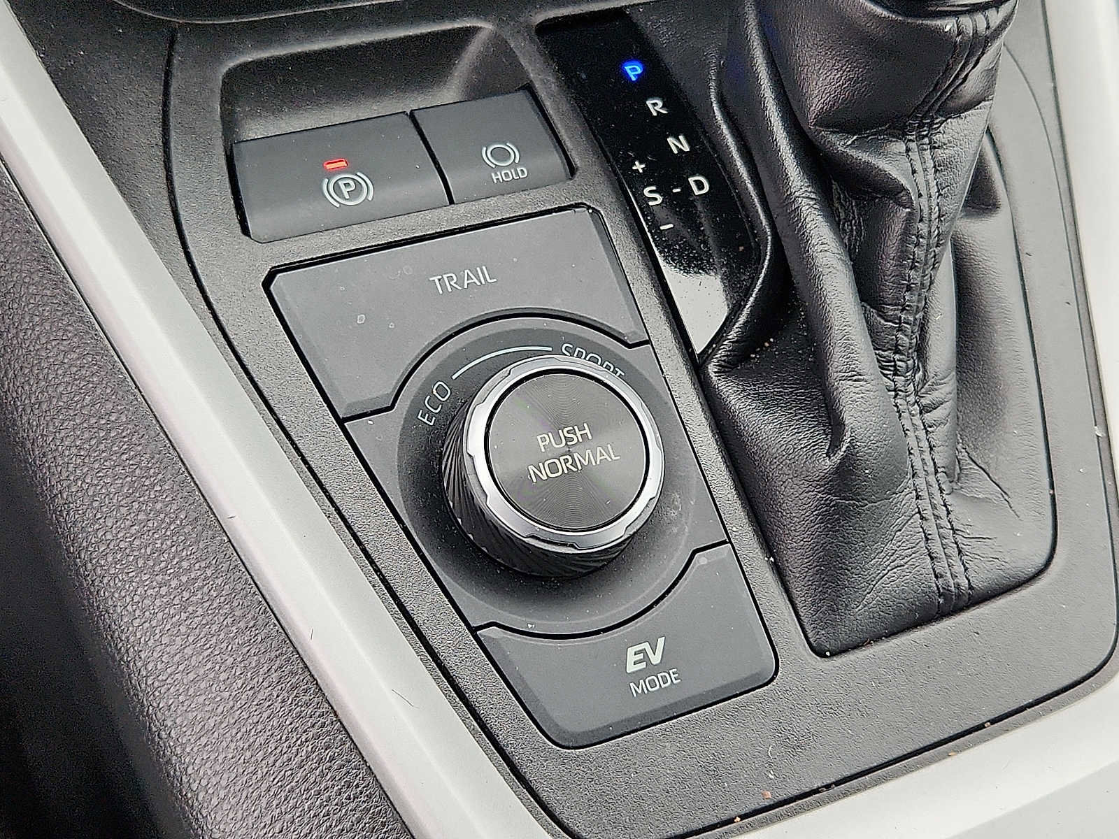 Used 2021 Toyota RAV4 XLE w/ XLE Grade Weather Package image 24