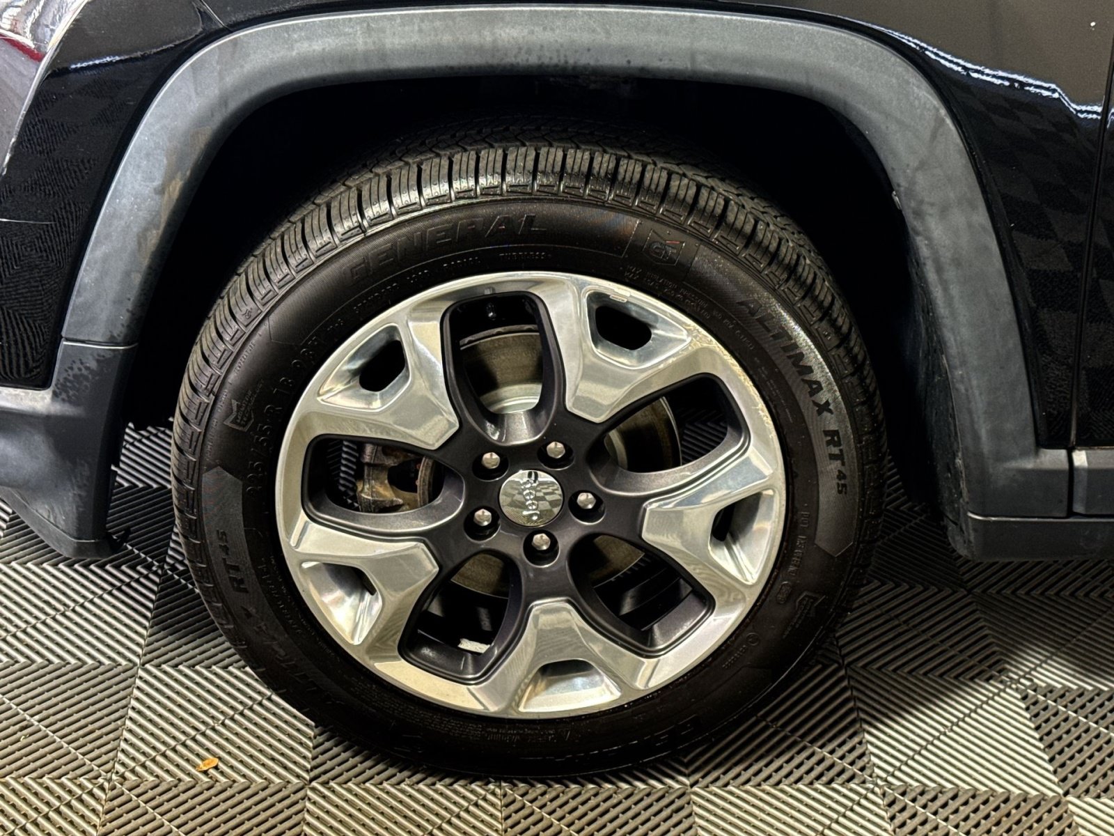 Used 2018 Jeep Compass Limited AWD/4WD image 12