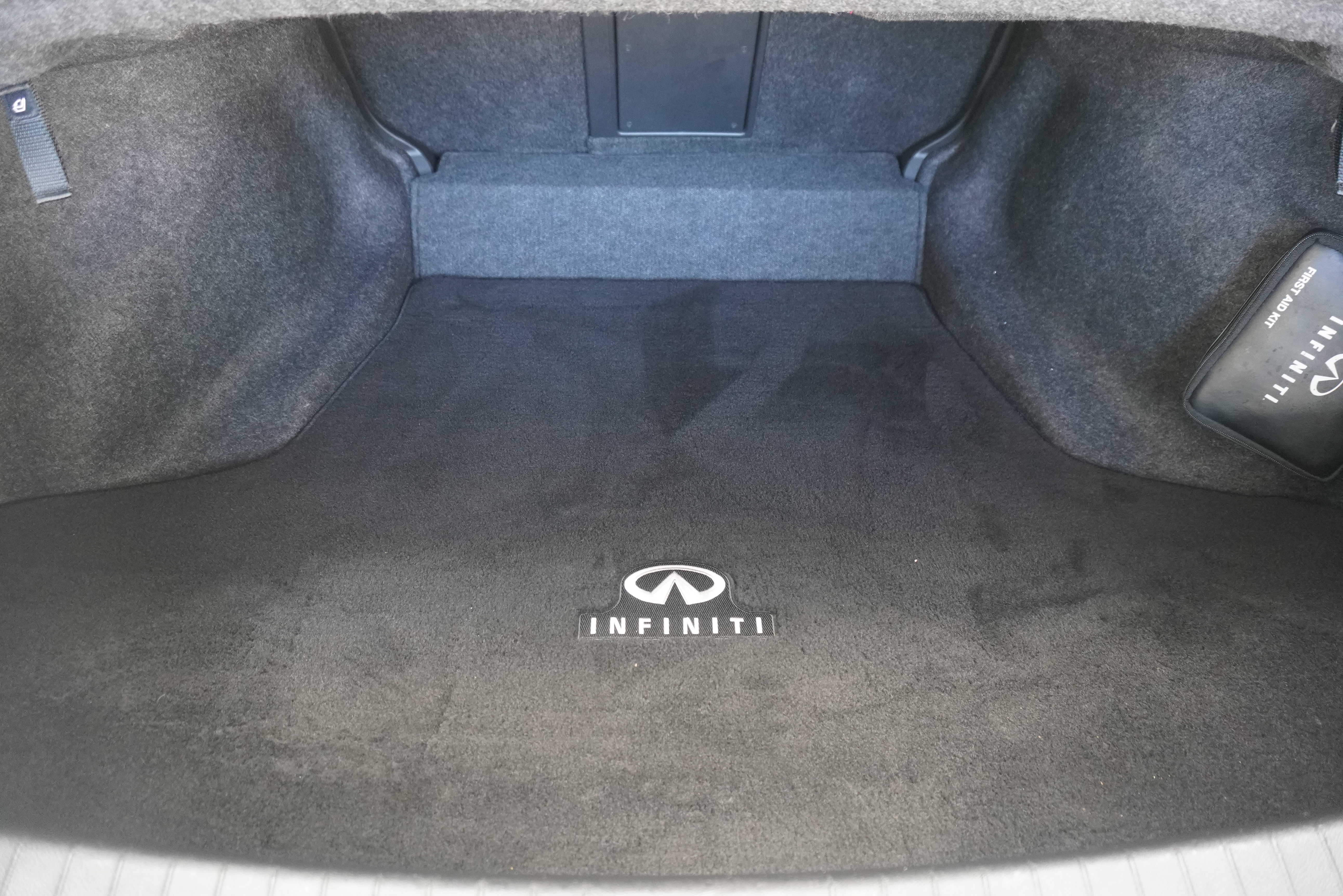 Used 2018 INFINITI Q50 Luxe w/ Essential Package (3.0T Luxe) RWD image 27