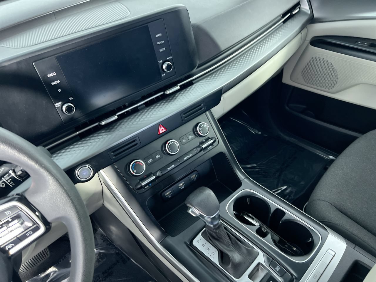 Certified 2024 Kia Carnival LX FWD image 21