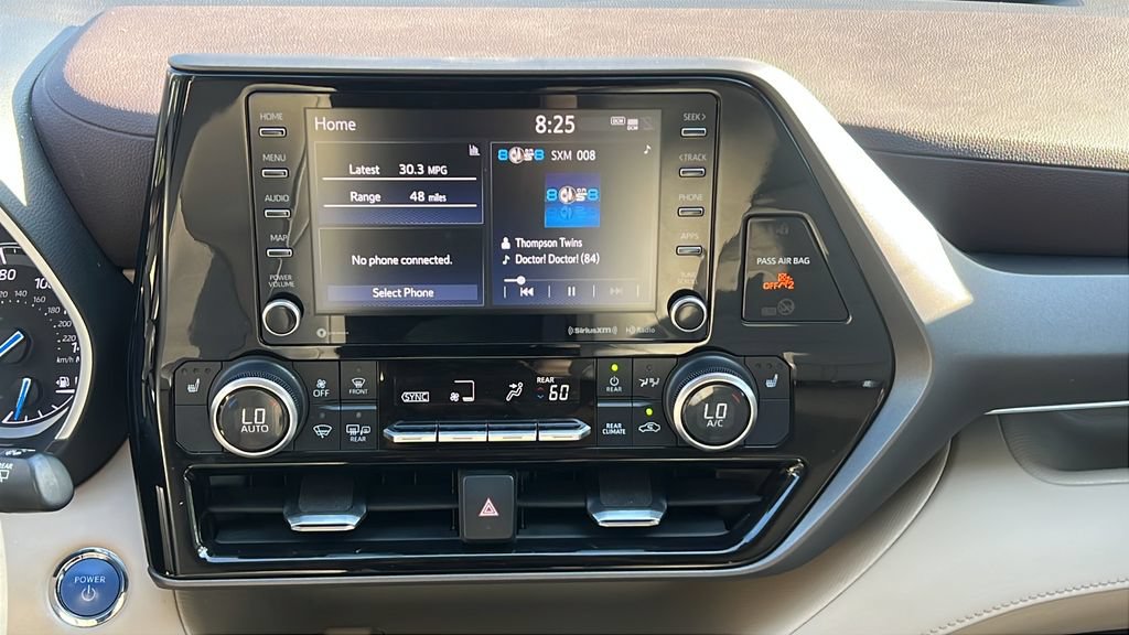 Used 2022 Toyota Highlander XLE FWD image 14