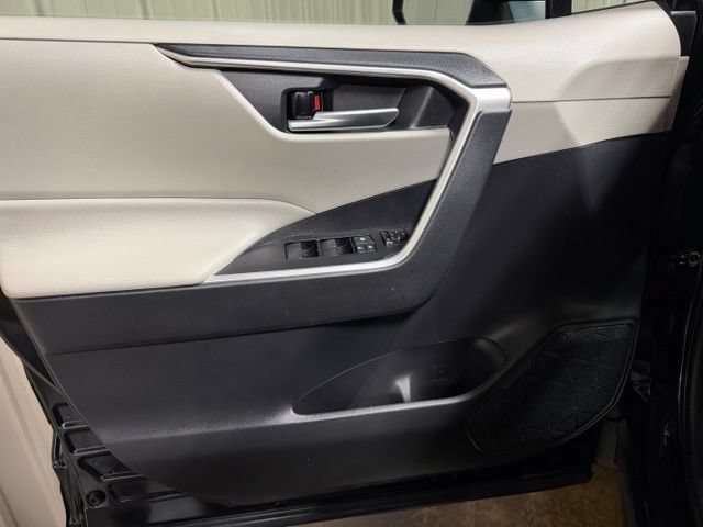 Used 2021 Toyota RAV4 XLE w/ Convenience Package AWD/4WD image 12
