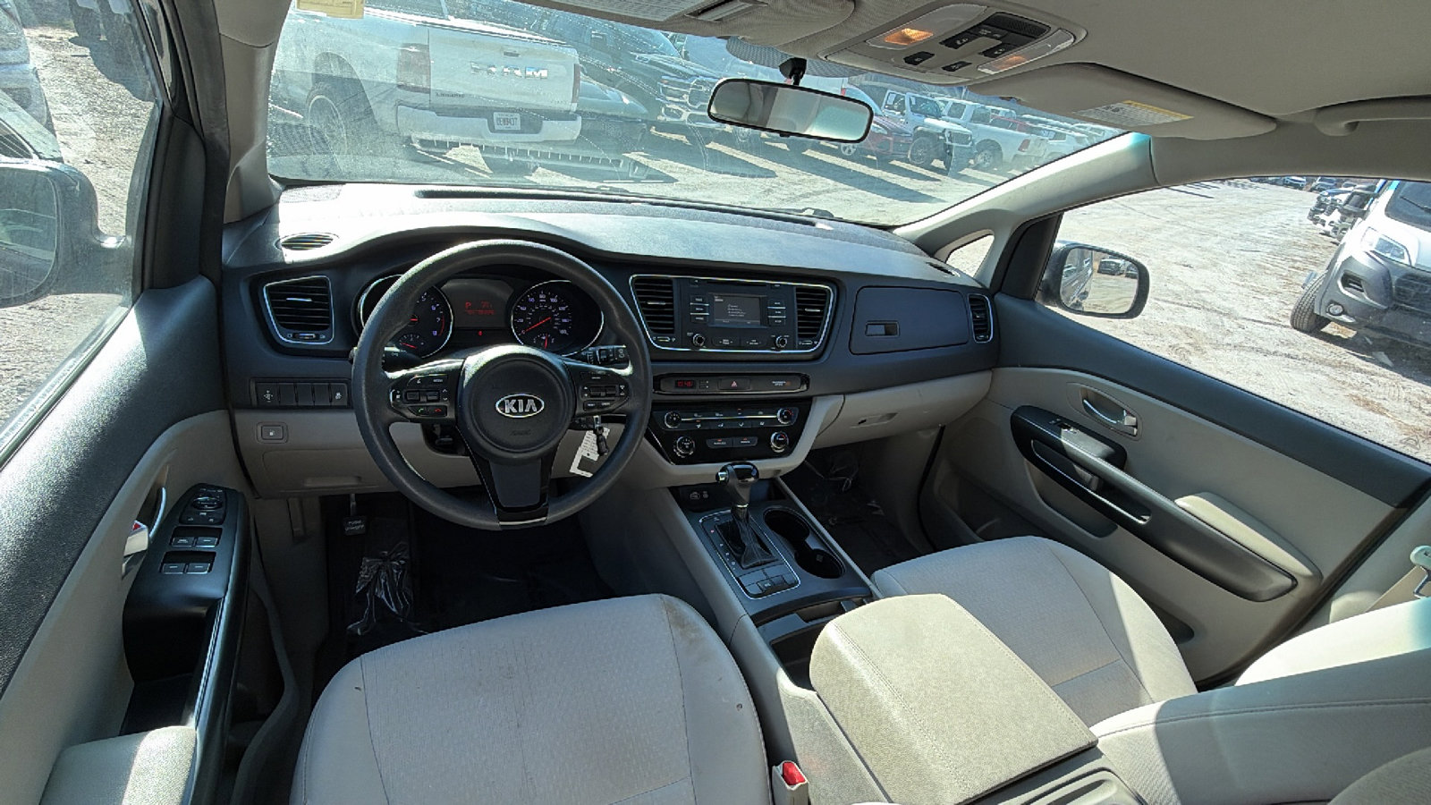 Used 2017 Kia Sedona LX image 24