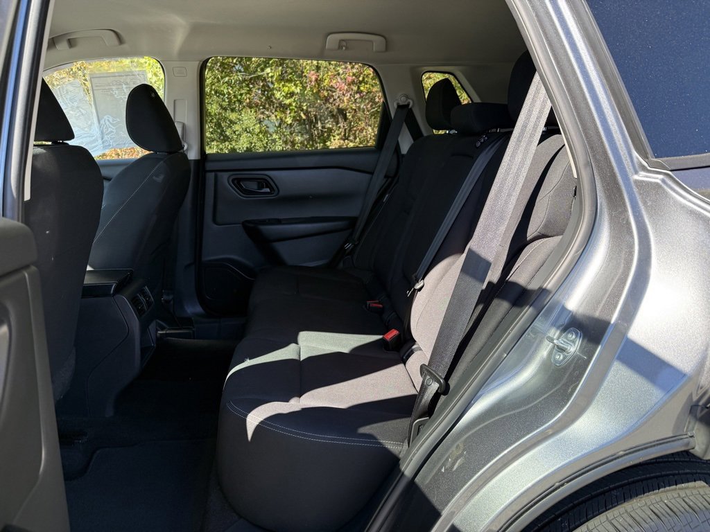 Used 2024 Nissan Rogue S image 20