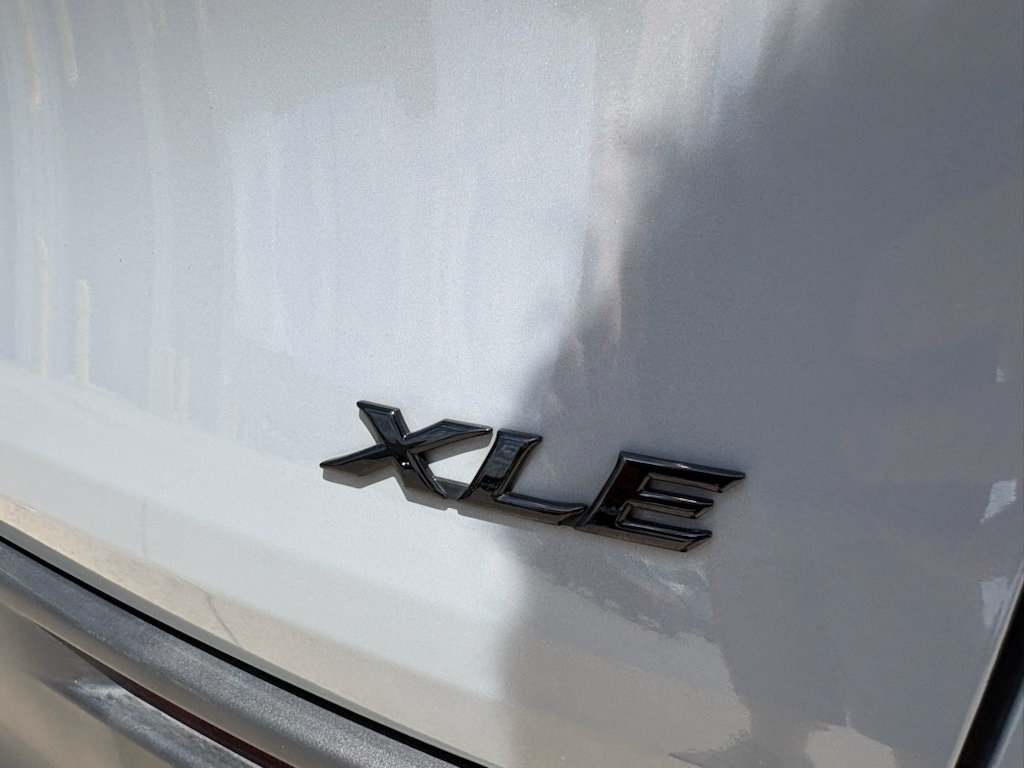 Used 2025 Toyota Sienna XLE Woodland Edition AWD/4WD image 33