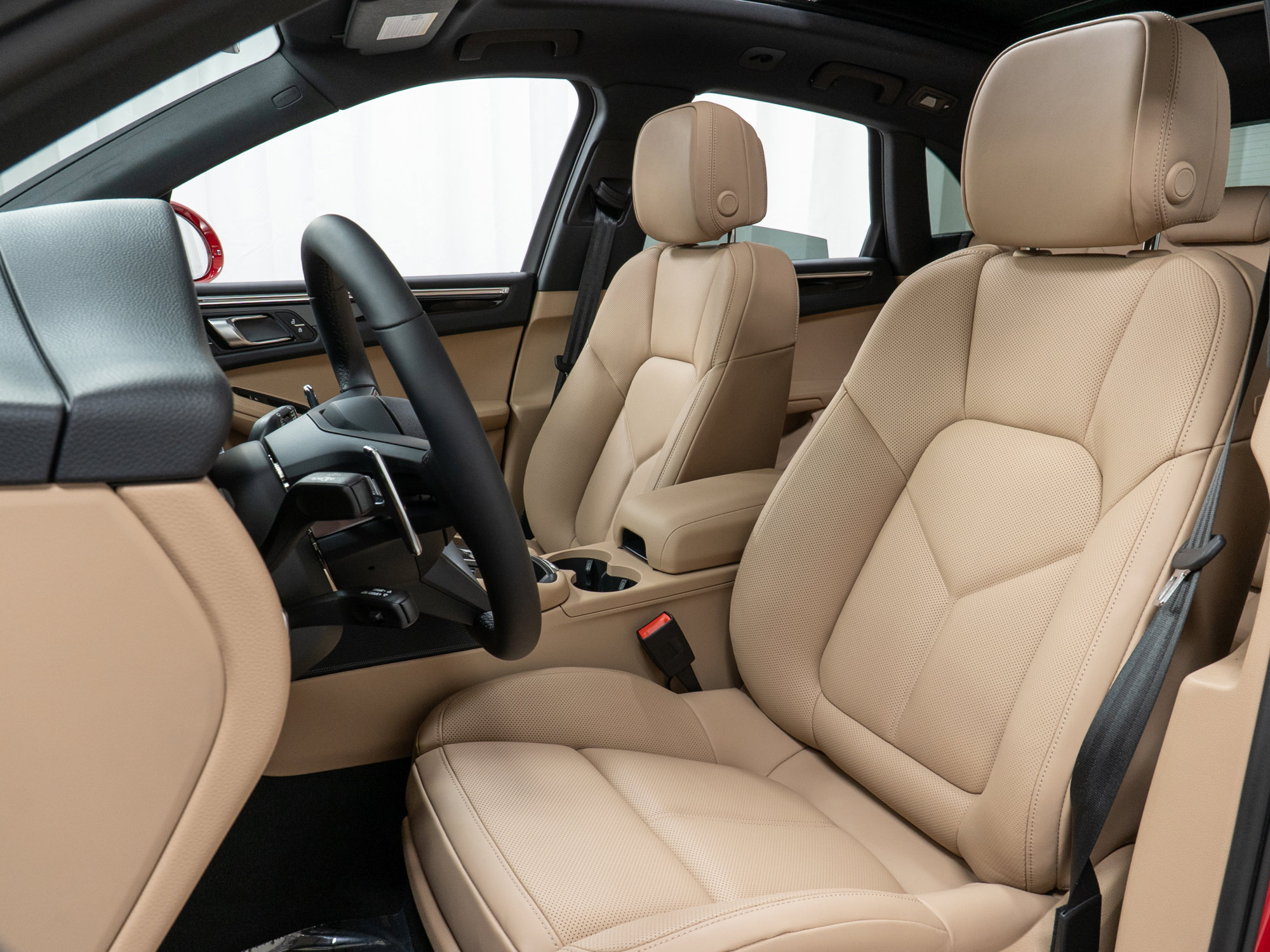 Used 2025 Porsche Macan image 16