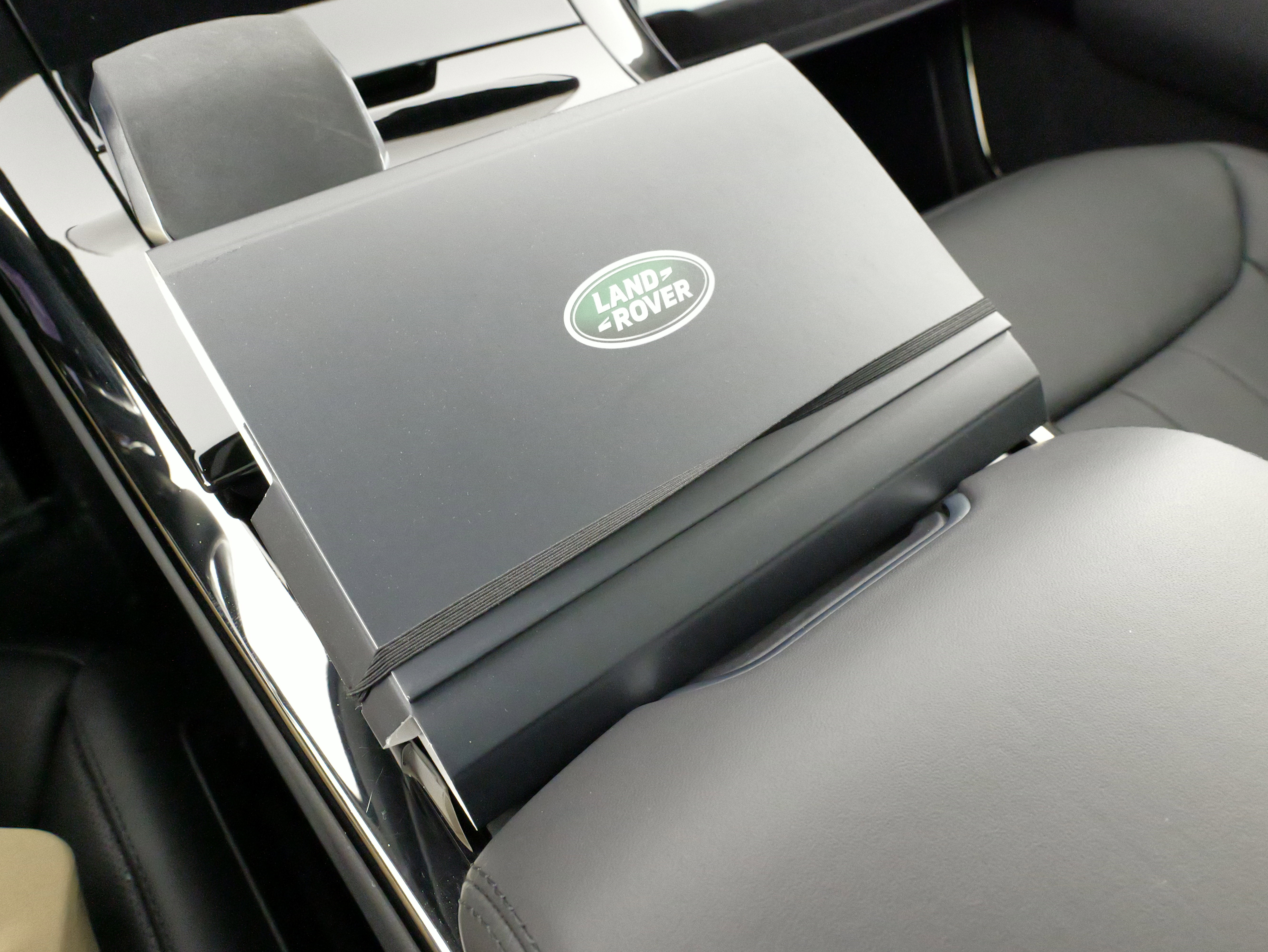 Used 2025 Land Rover Range Rover Sport SE image 56