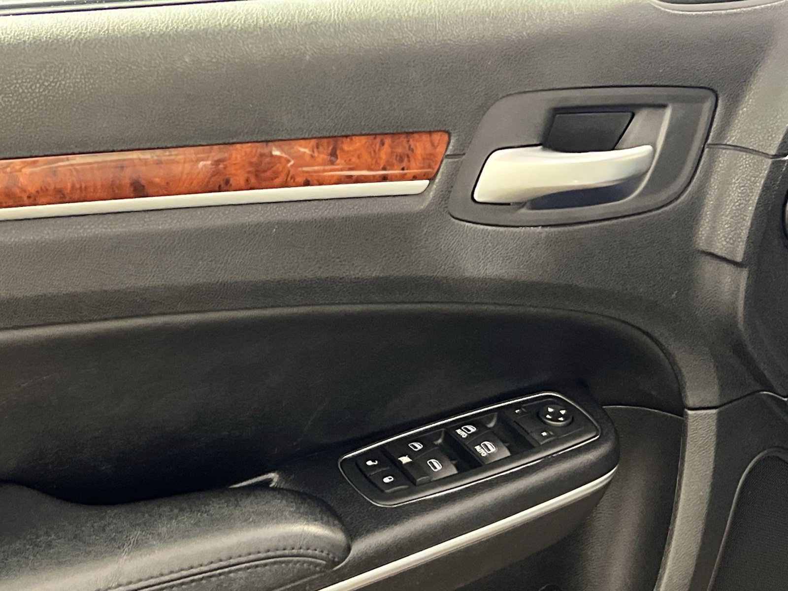 Used 2012 Chrysler 300 Limited image 15