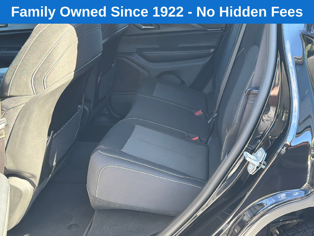 Used 2025 Jeep Grand Cherokee Laredo AWD/4WD image 20