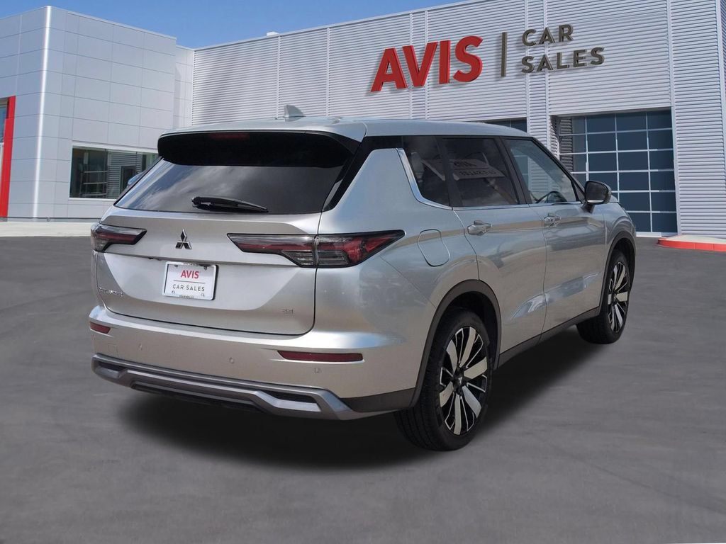 Used 2025 Mitsubishi Outlander SE FWD image 6