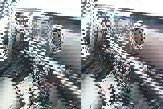 Certified 2023 Jeep Gladiator Sport AWD/4WD image 38