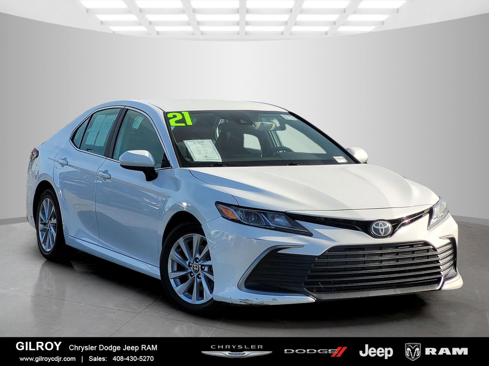 Used 2021 Toyota Camry LE image 1