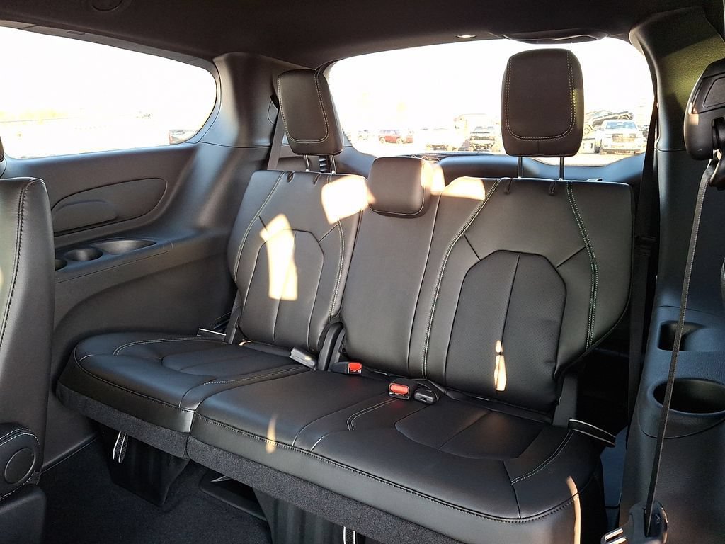 New 2026 Chrysler Pacifica Select AWD/4WD image 6