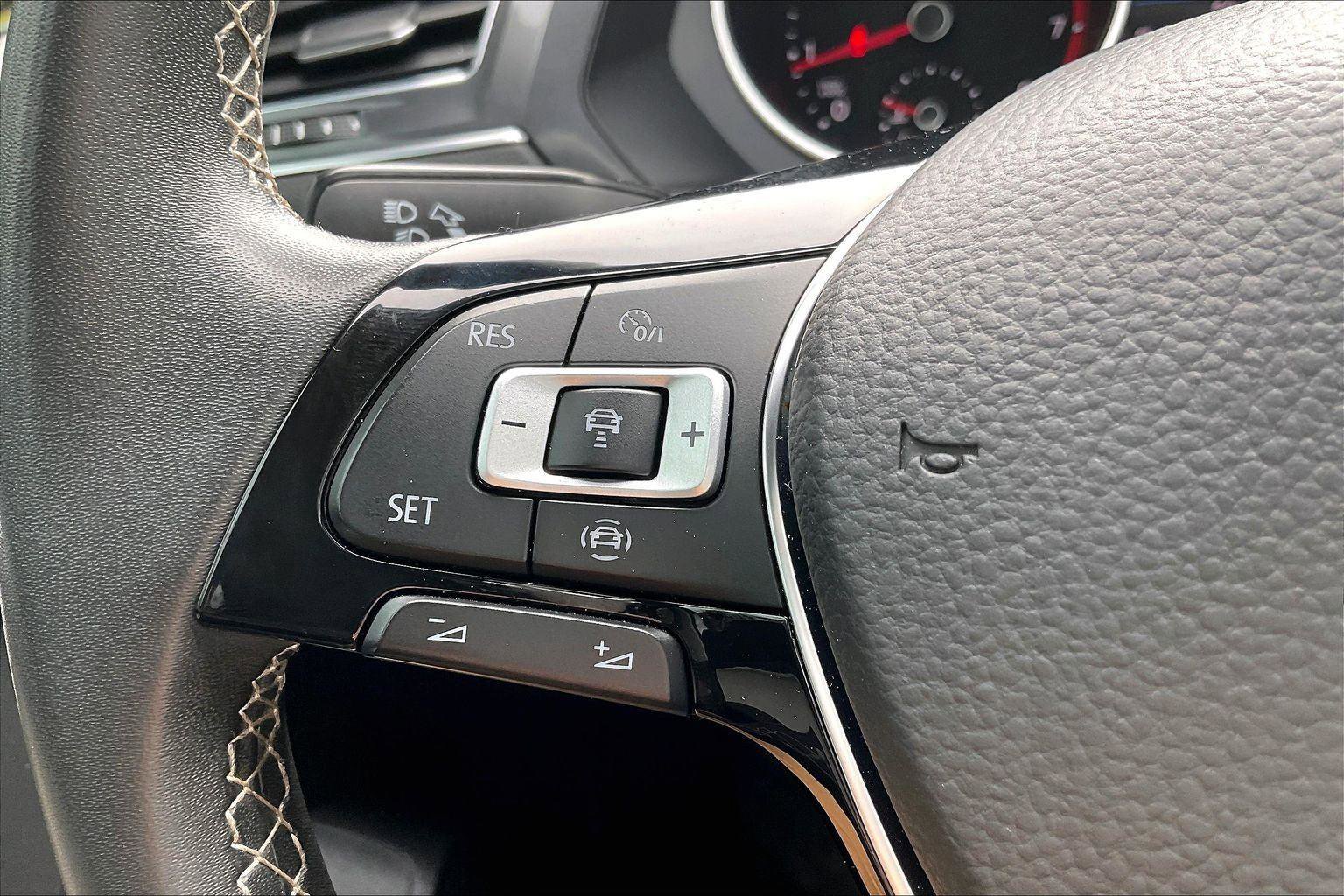 Used 2021 Volkswagen Tiguan SE w/ Panoramic Sunroof Package image 20