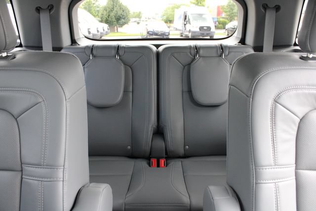 Used 2020 Lincoln Aviator Reserve w/ Elements Package Plus AWD/4WD image 22