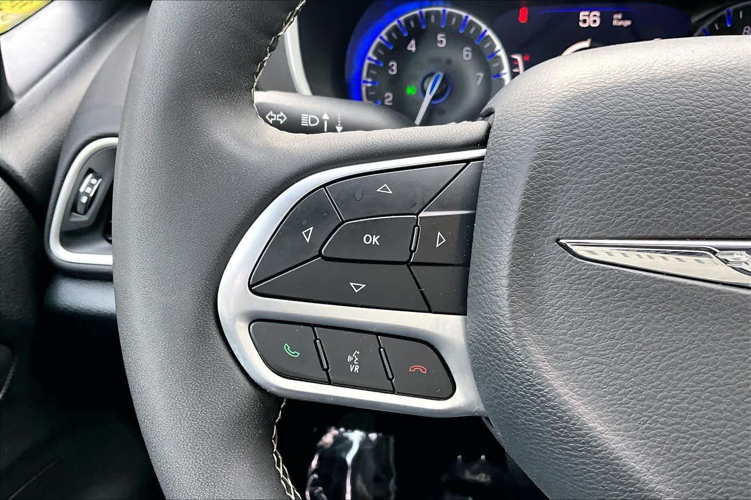 Used 2025 Chrysler Pacifica Select FWD image 24
