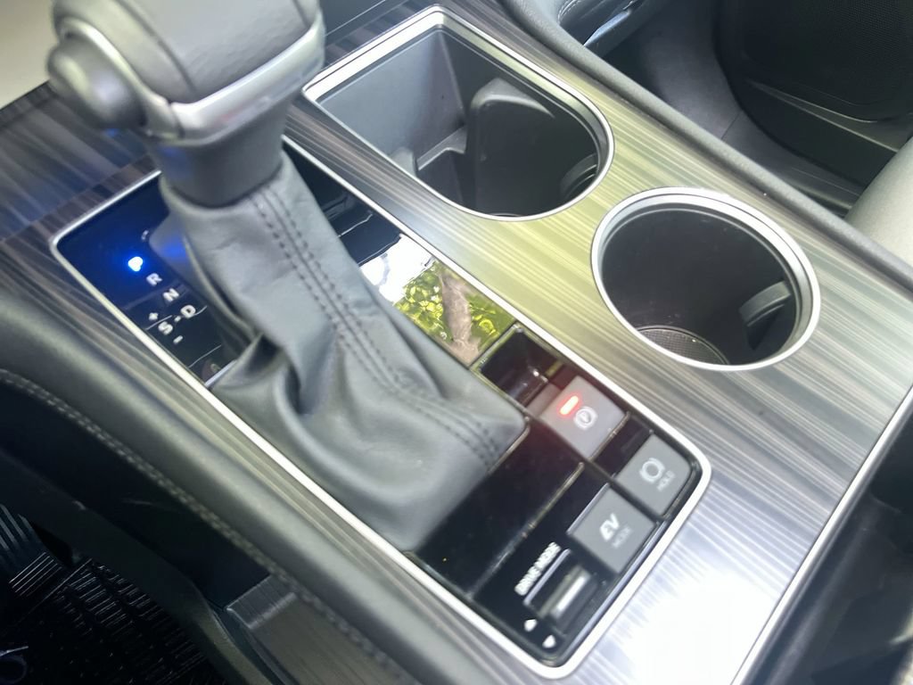Used 2024 Toyota Sienna Platinum FWD image 20