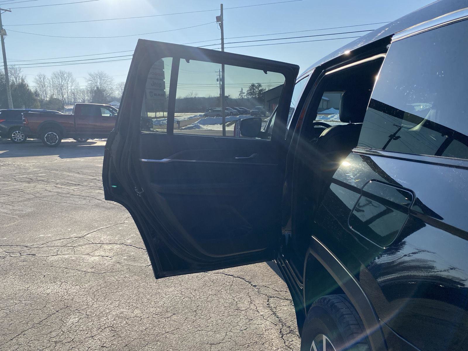 Used 2024 Jeep Grand Cherokee L Limited w/ Luxury Tech Group II image 27