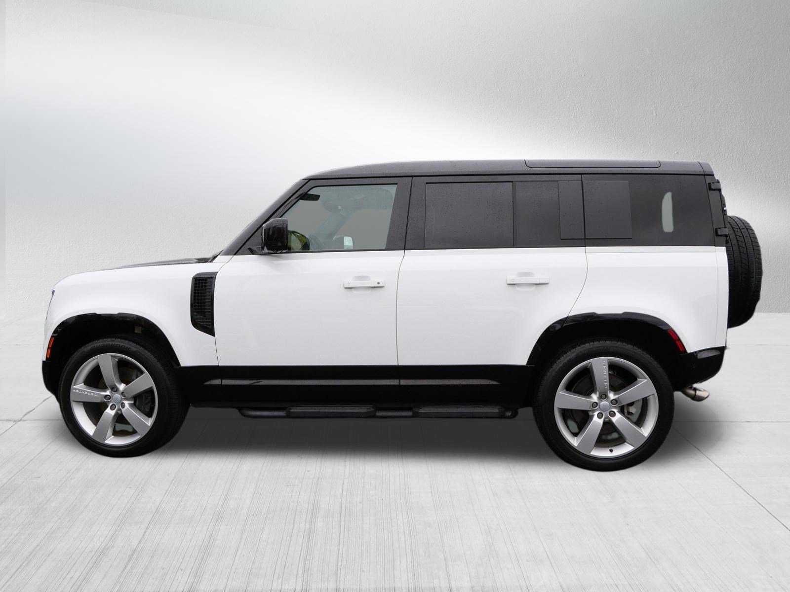 Certified 2025 Land Rover Defender 110 X-Dynamic SE AWD/4WD image 2