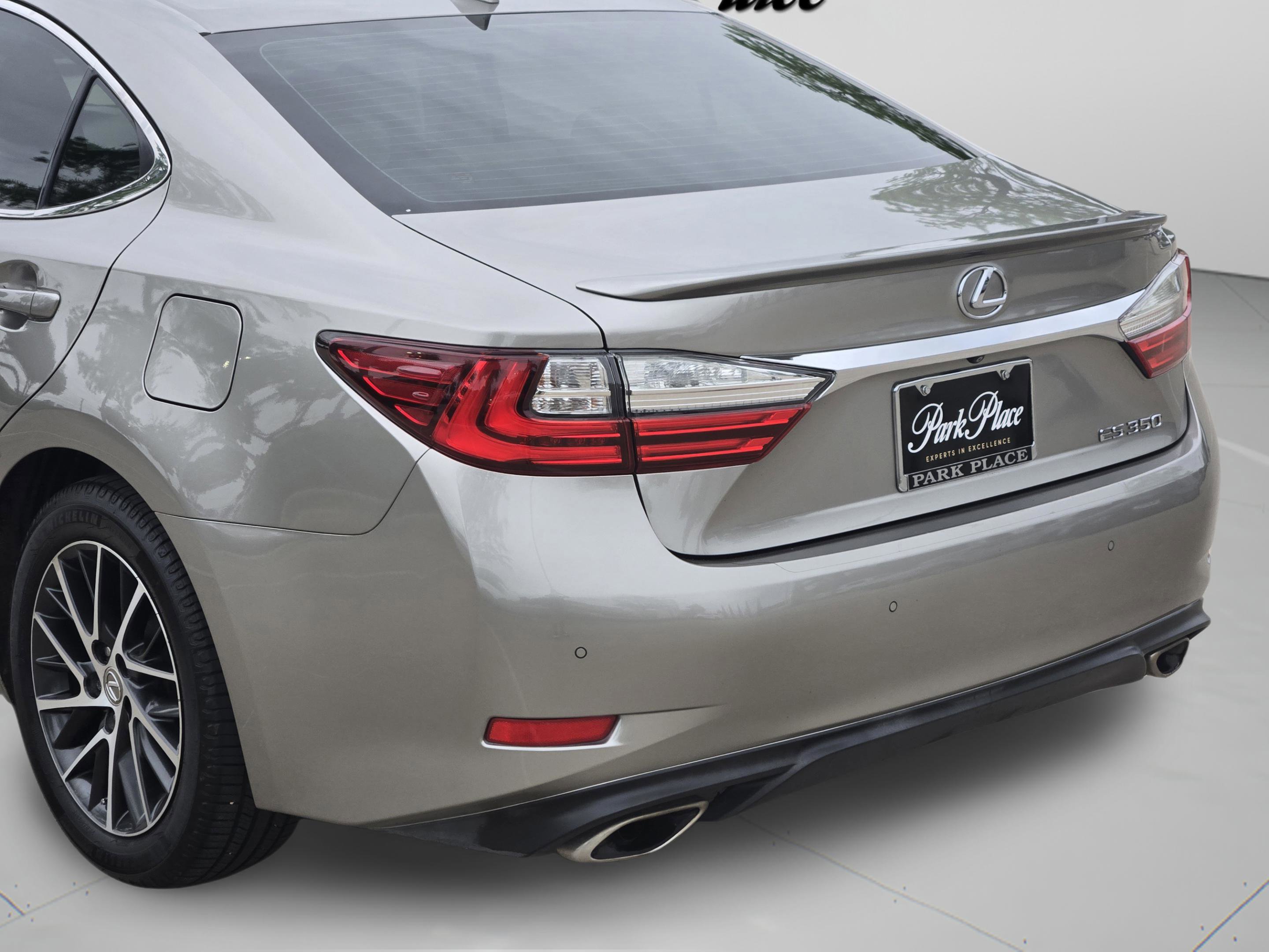Used 2017 Lexus ES 350 w/ Luxury Package FWD image 32