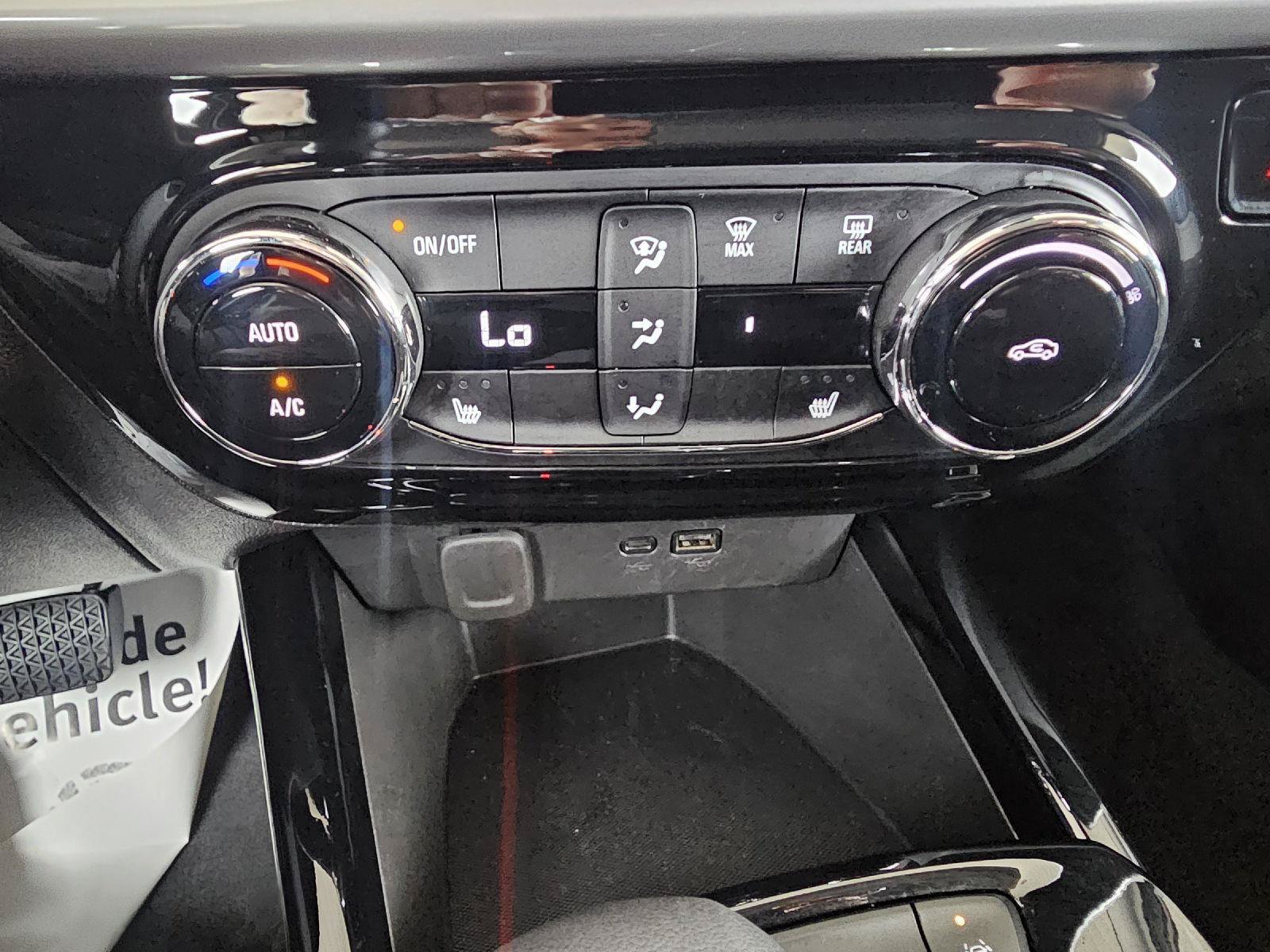 Used 2025 Chevrolet Trax LT w/ LT Convenience Package FWD image 26
