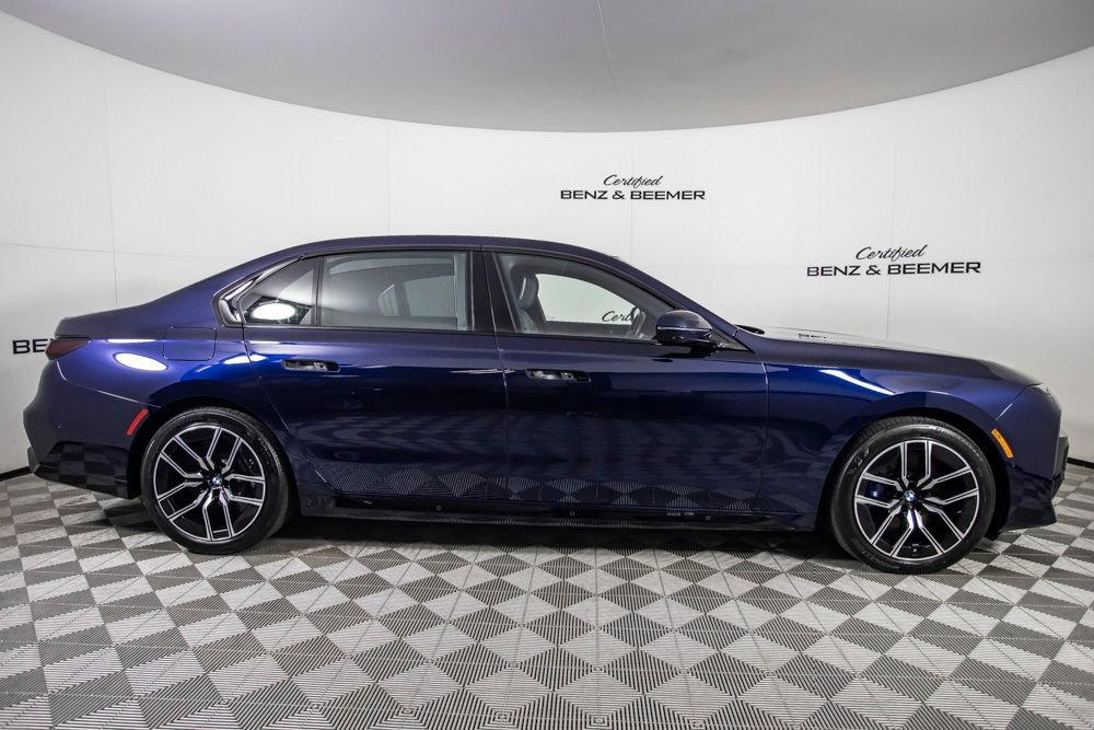 Used 2025 BMW 760i xDrive w/ Executive Package AWD/4WD image 3